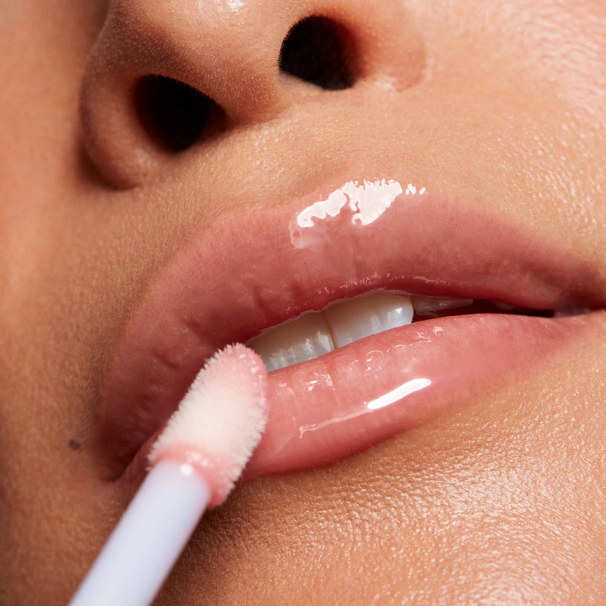 Saie Glossybounce Hydrating Lip Oil - Kiss
